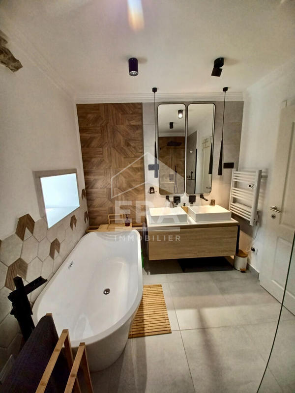 Maison - 180 m² - 6 pièces