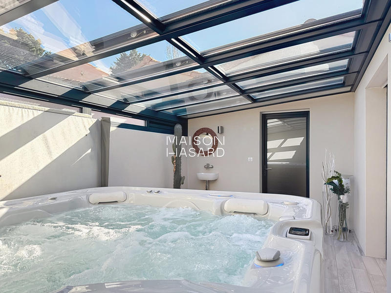 Maison contemporaine - 202 m² - 7 pièces