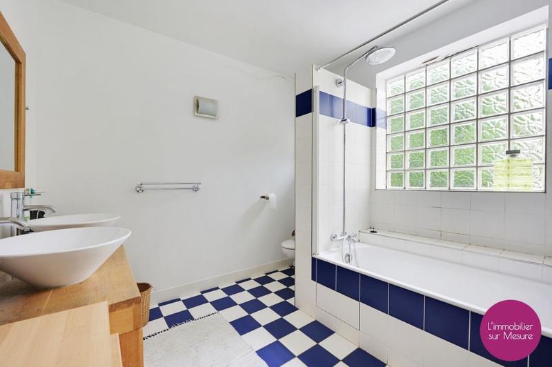 Villa - 300 m² - 7 pièces