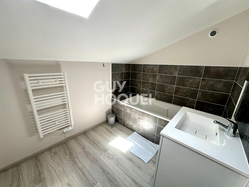 Maison - 225 m² - 9 pièces