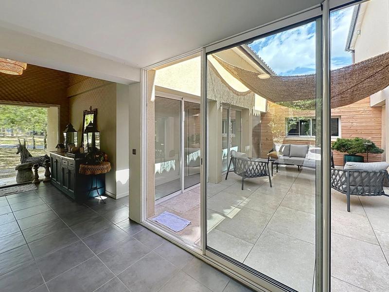 Maison - 320 m² - 9 pièces