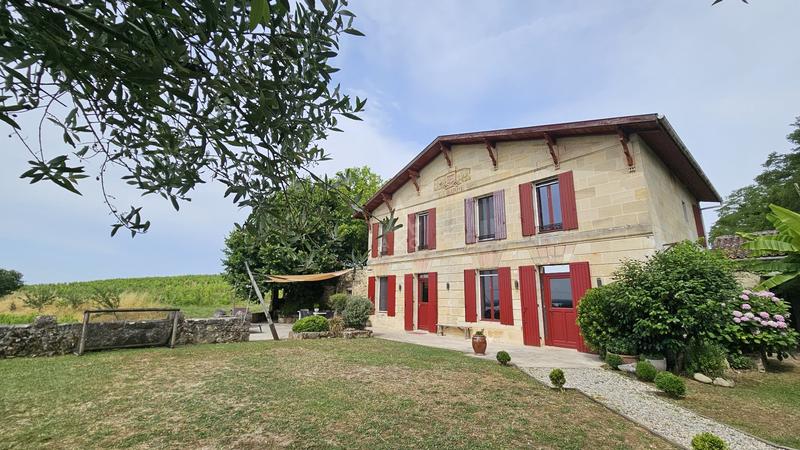 Maison - 332 m² - 6 pièces