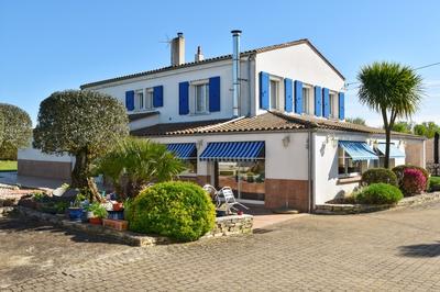 Villa - 227 m² - 10 pièces