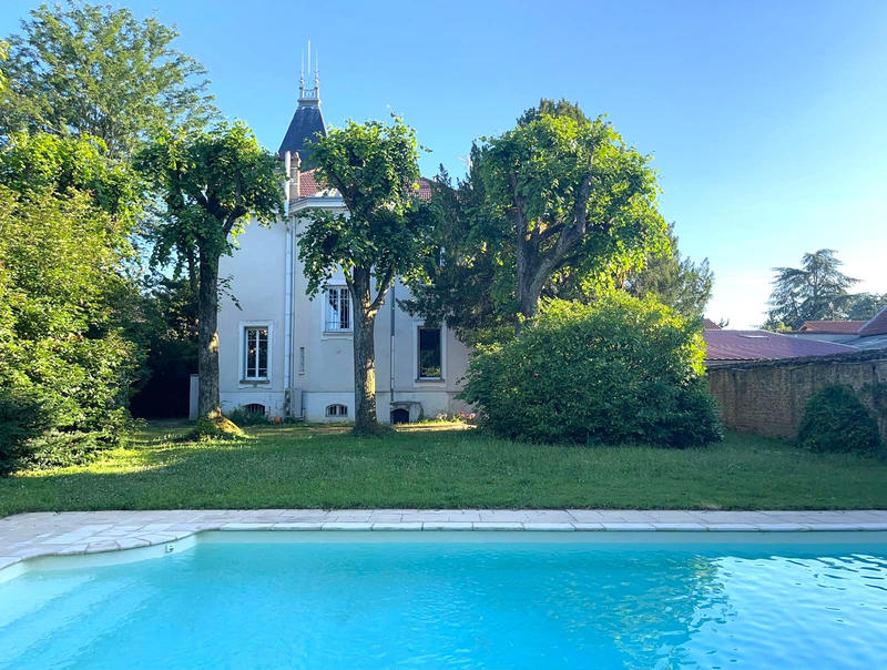 Propriété - 284 m² - 11 pièces