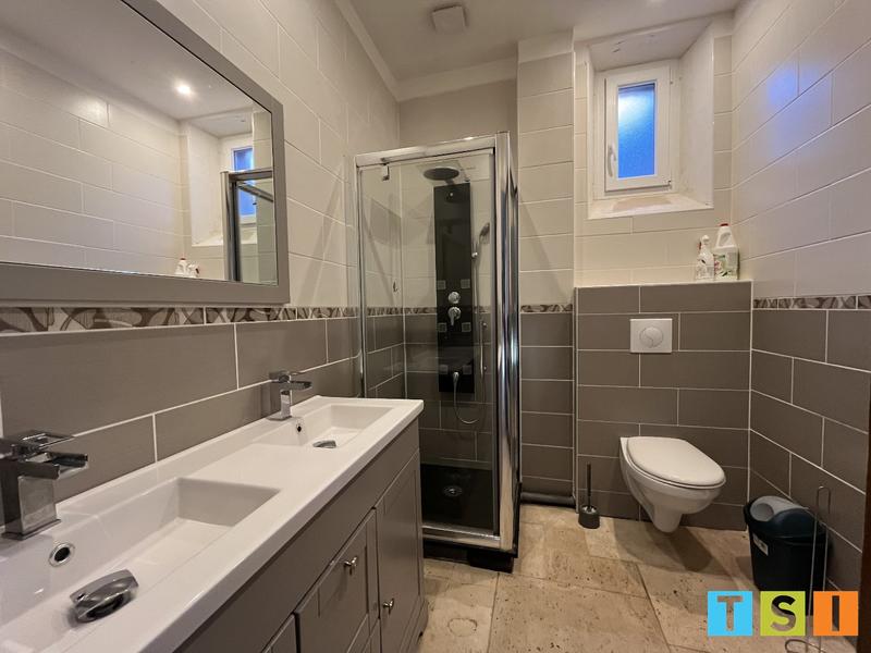 Maison - 268 m² - 7 pièces