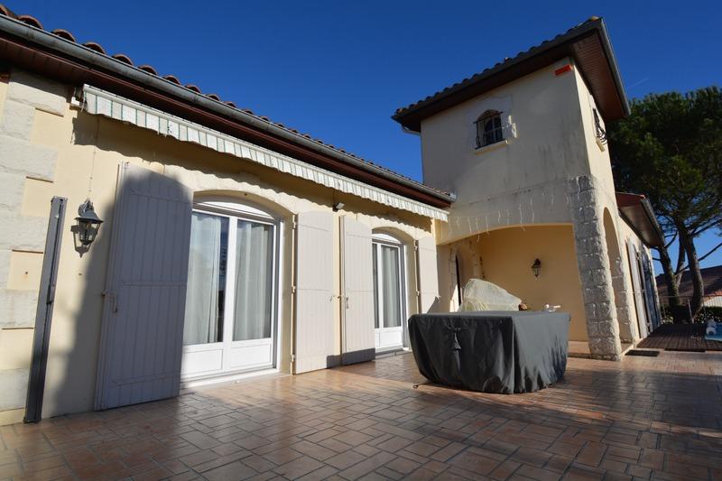 Maison - 229 m² - 8 pièces