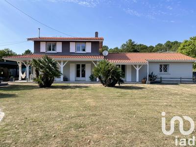 Maison - 180 m² - 7 pièces