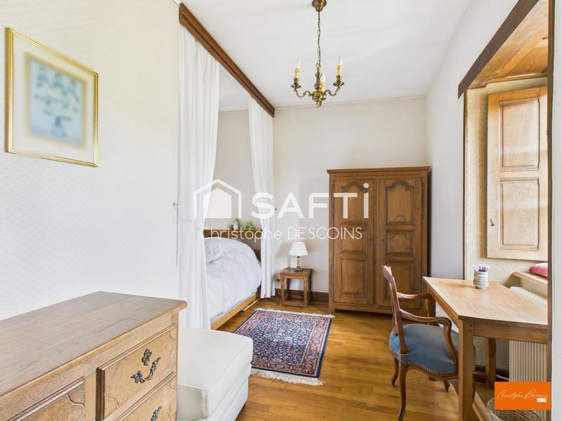 Maison - 220 m² - 8 pièces