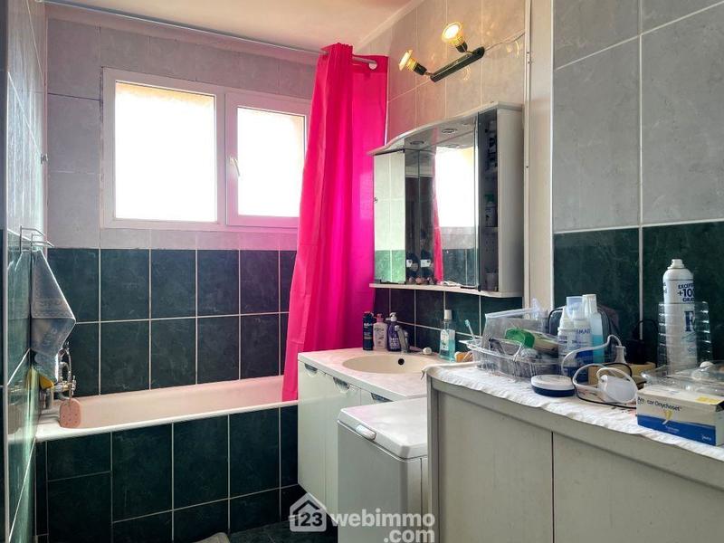 Maison - 181 m² - 9 pièces