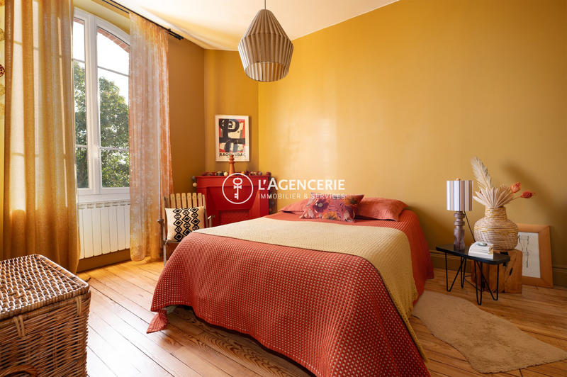 Maison - 300 m² - 7 pièces