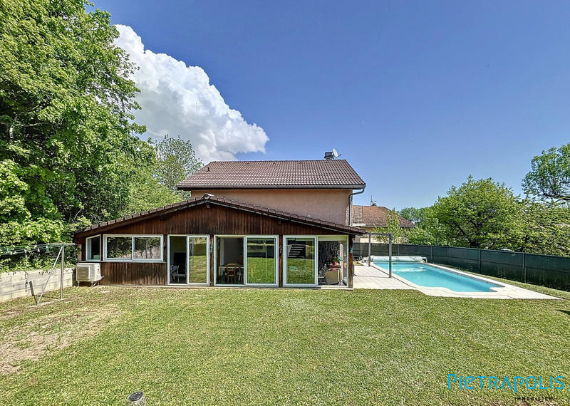 Maison traditionnelle - 182 m² - 6 pièces