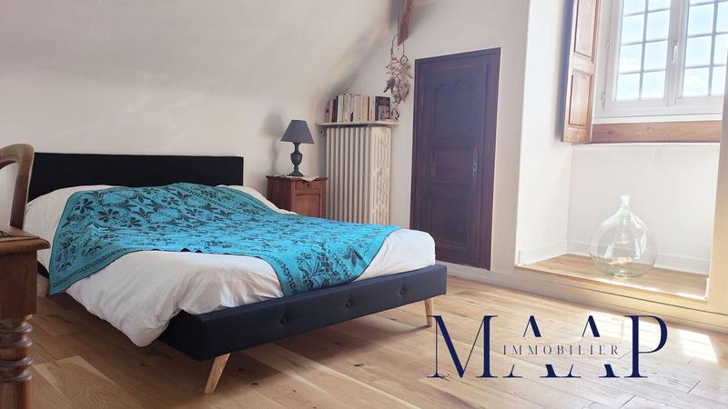 Maison - 303 m² - 11 pièces