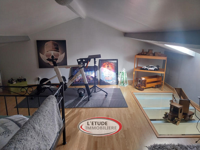 Maison - 203 m² - 9 pièces