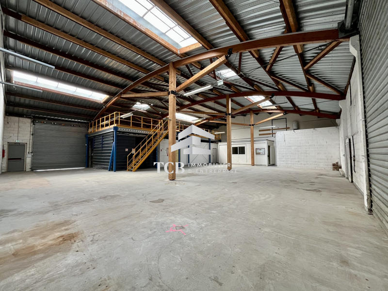 Local d'activités - 1 175 m²
