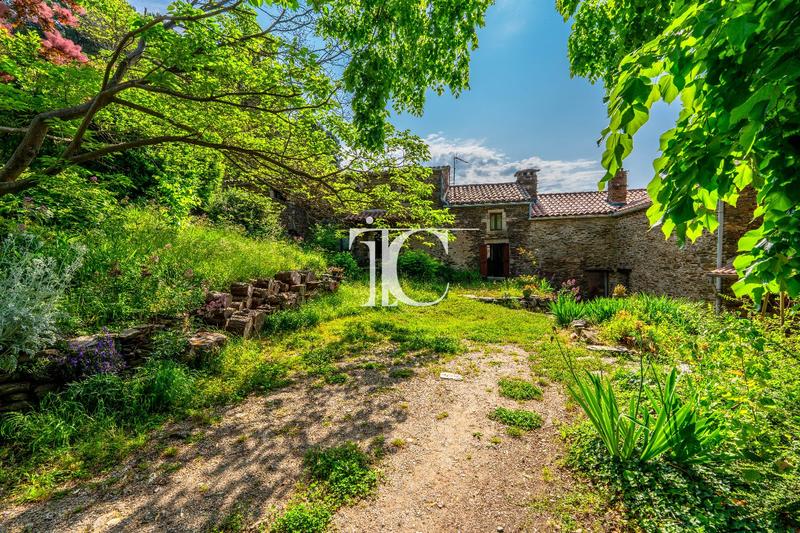 Maison - 205 m² - 8 pièces