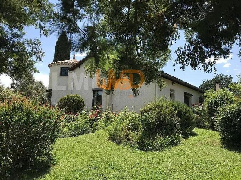 Maison - 282 m² - 11 pièces