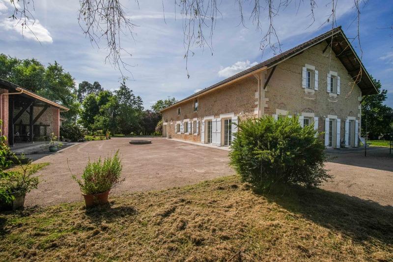 Propriété - 430 m² - 8 pièces