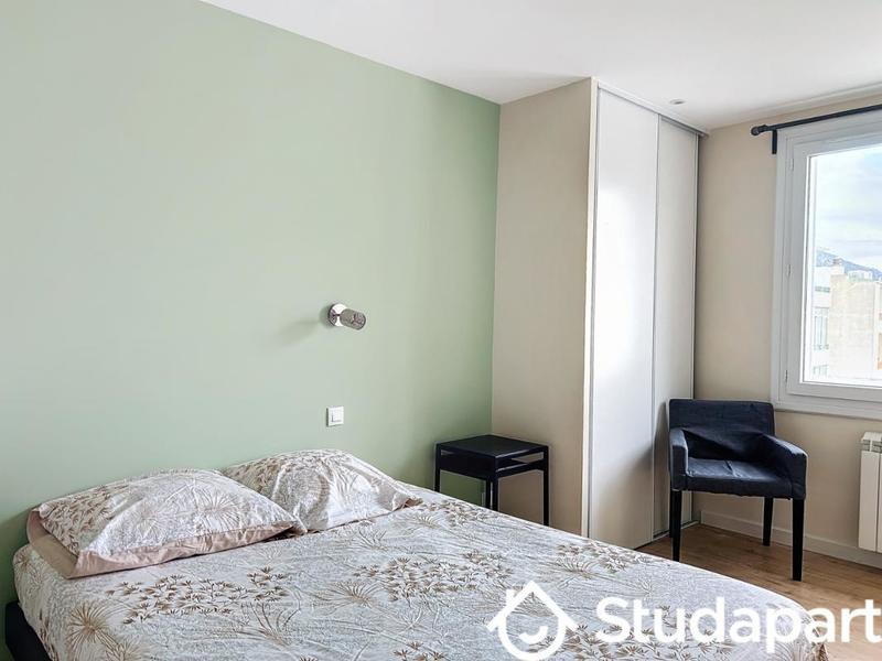 Chambre - 11 m² - 1 pièce