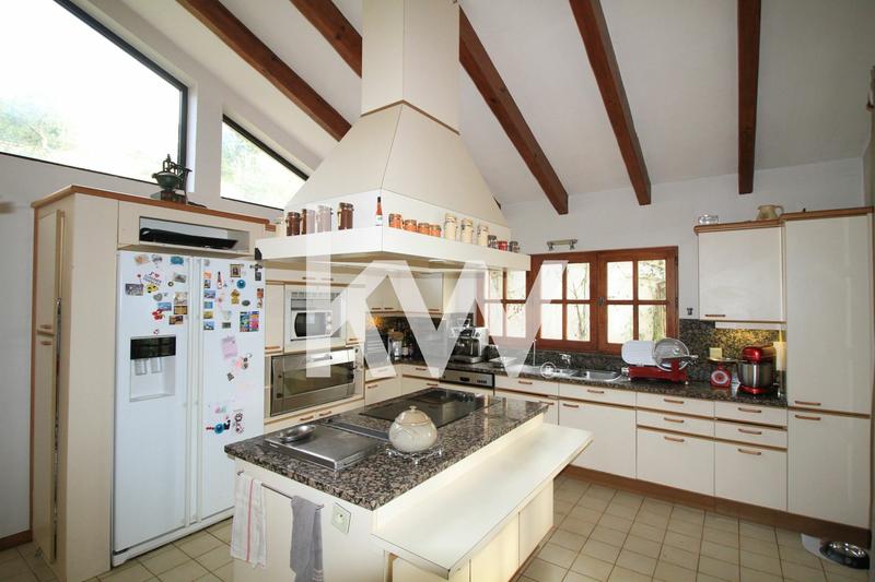 Maison - 230 m² - 6 pièces