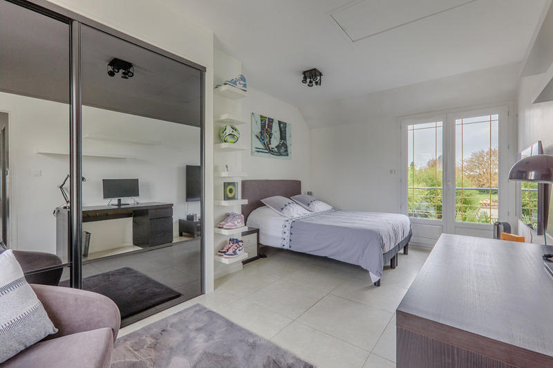 Maison - 240 m² - 7 pièces