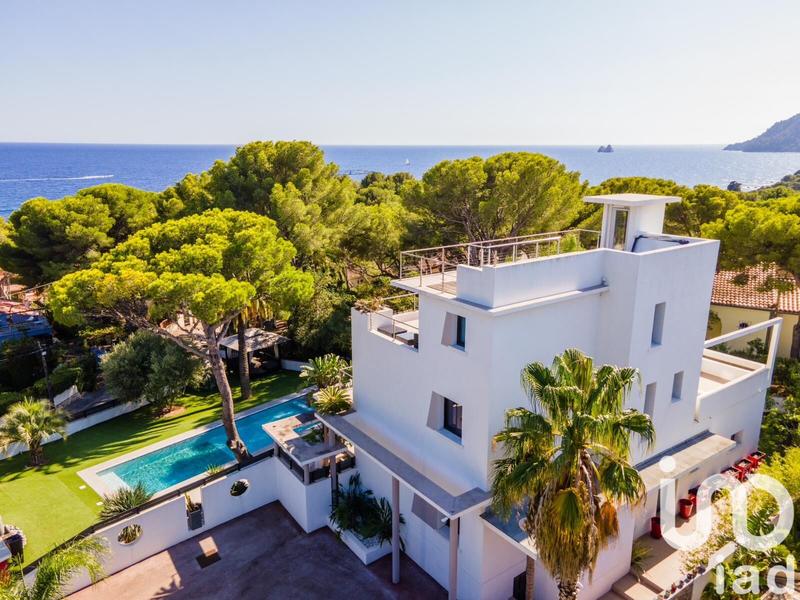 Maison - 227 m² - 7 pièces