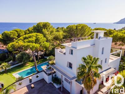 Maison - 227 m² - 7 pièces