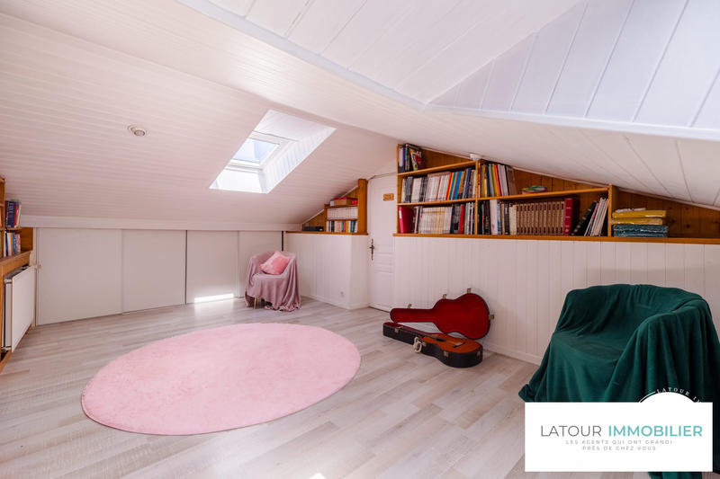 Maison - 220 m² - 10 pièces