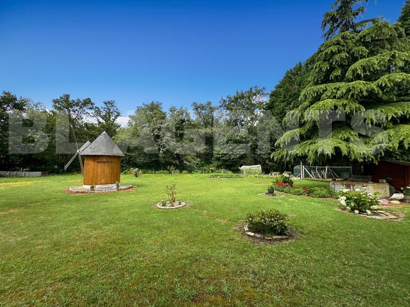 Propriété - 167 m² - 6 pièces