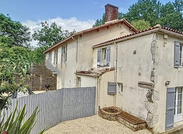 Propriété - 440 m² - 22 pièces