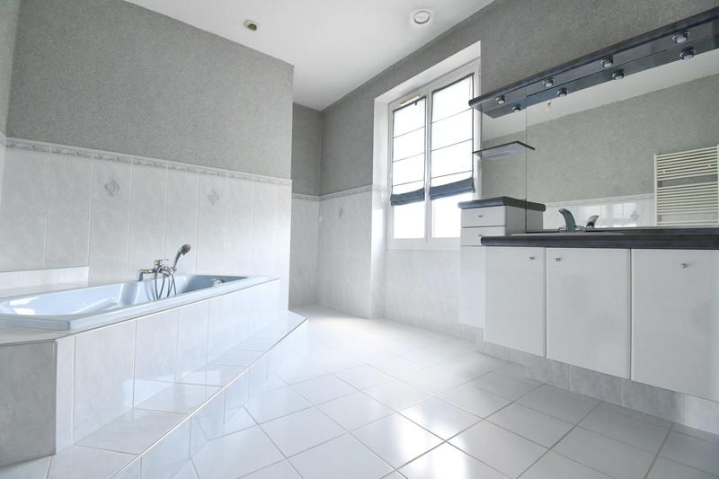 Maison - 195 m² - 7 pièces