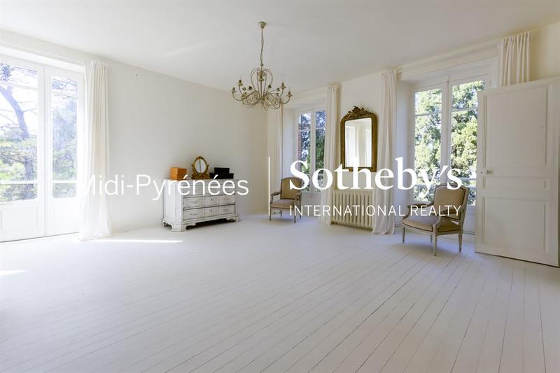 Maison de maîtres - 430 m² - 8 pièces