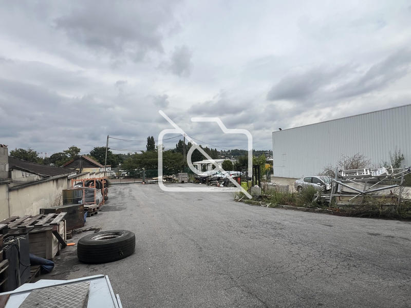 Entrepôt - 1 668 m²