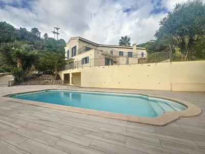 Maison - 253 m² - 5 pièces