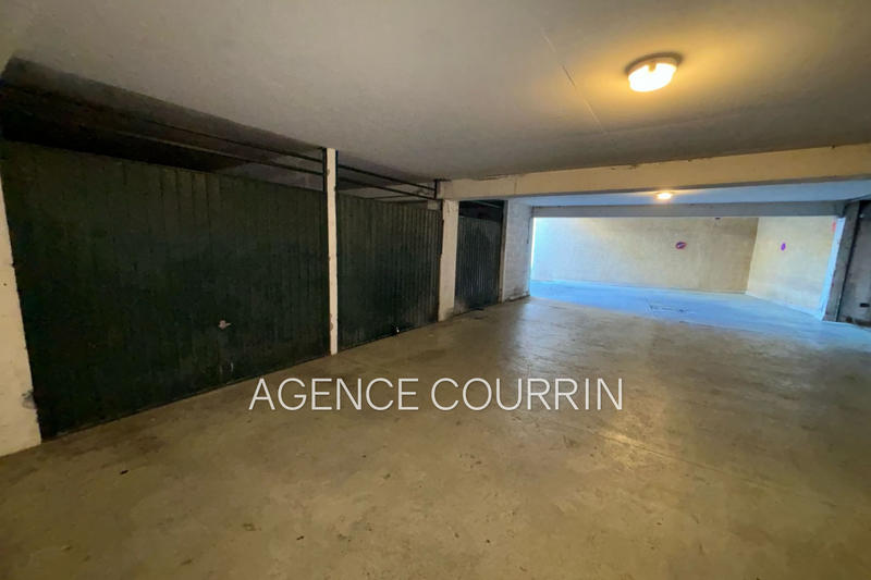 Parking / Garage - 12 m²