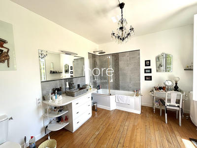 Maison - 282 m² - 11 pièces