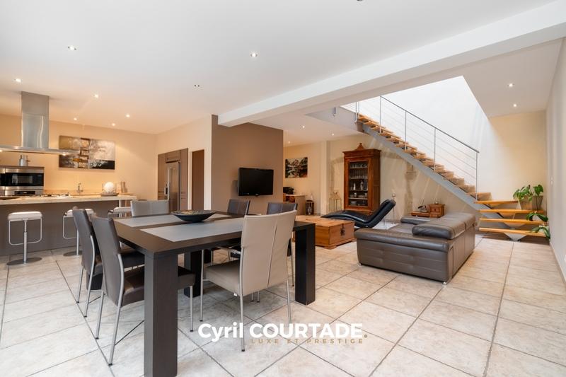 Maison en pierre - 236 m² - 7 pièces