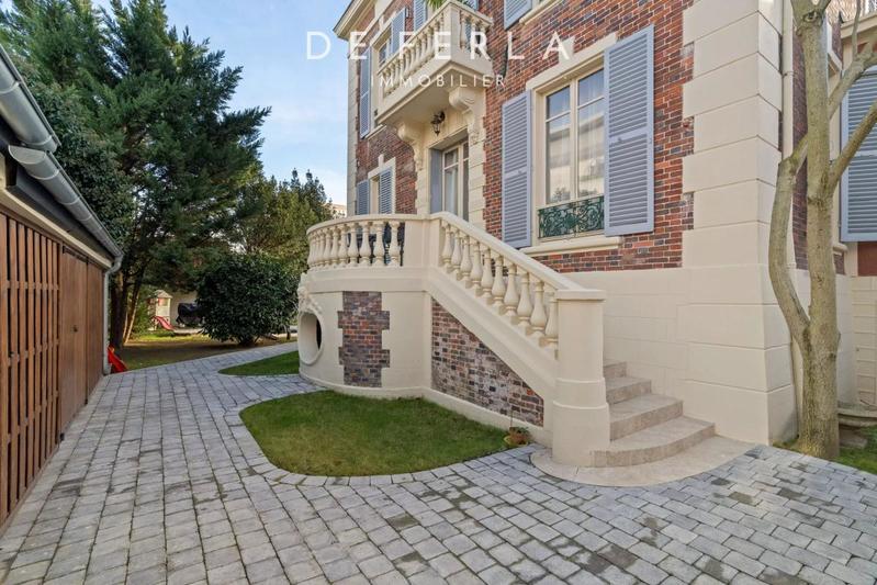 Château - 360 m² - 10 pièces