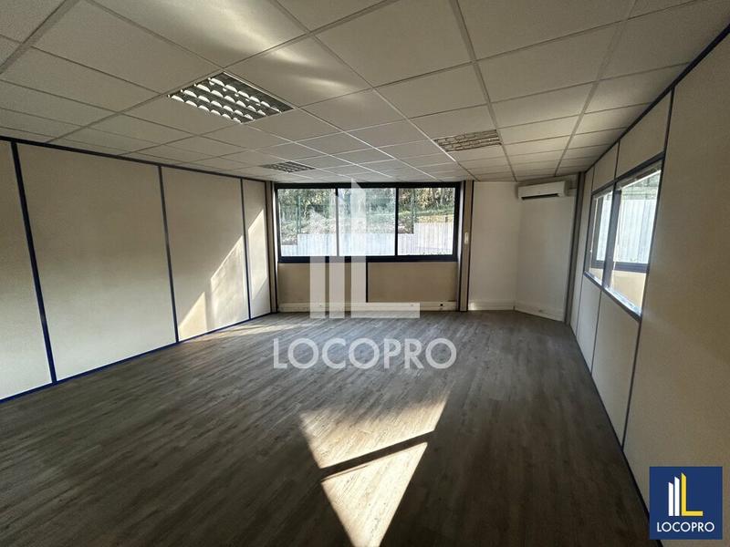 Local d'activité / Entrepôt - 817 m²