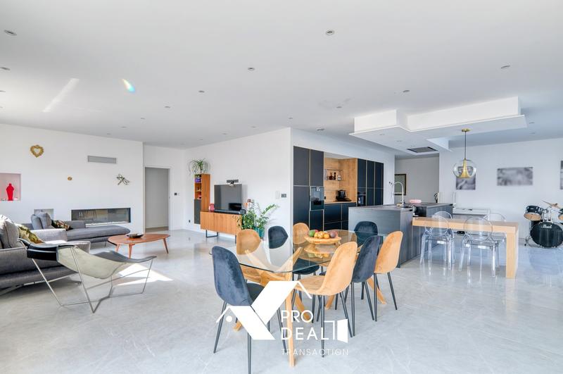 Maison contemporaine - 260 m² - 8 pièces