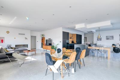 Maison contemporaine - 260 m² - 8 pièces