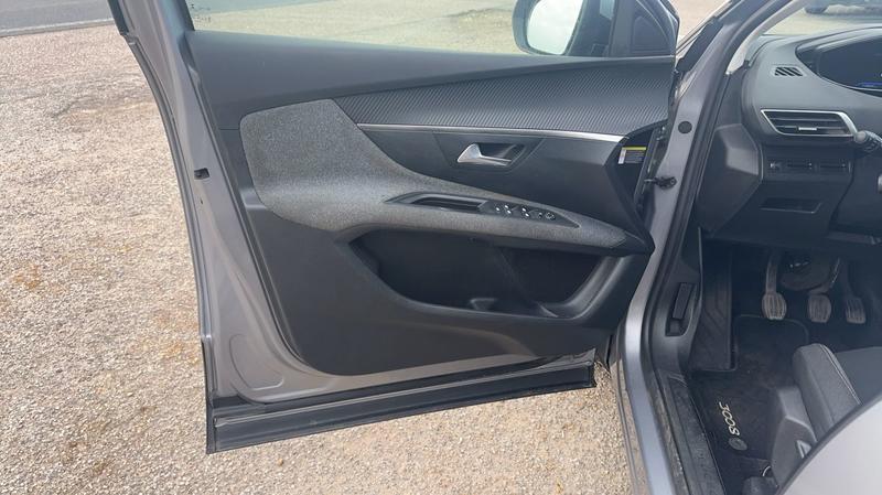 Peugeot 3008 II 1.5 BlueHDi 130 Active Business