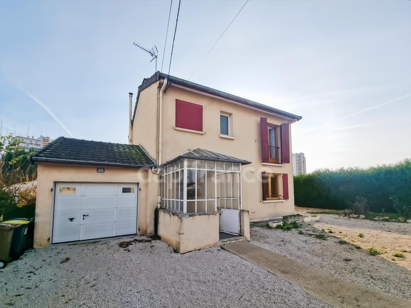 Maison - 93 m² - 5 pièces