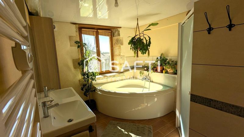 Maison - 180 m² - 7 pièces