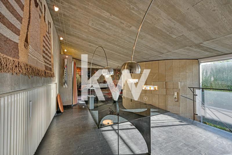 Maison - 250 m² - 9 pièces