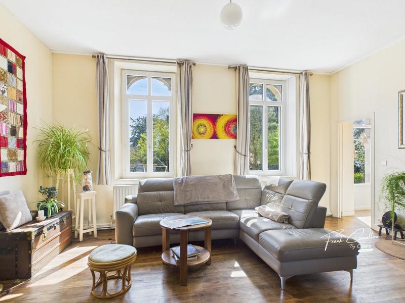 Maison - 257 m² - 10 pièces