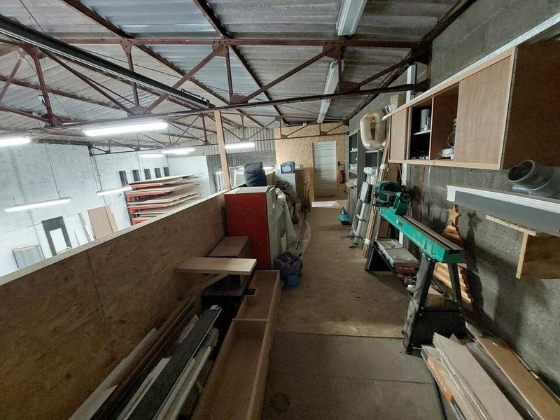 Entrepôt - 250 m²