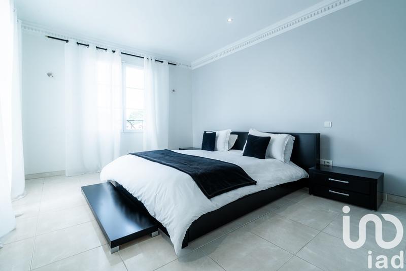 Maison - 252 m² - 8 pièces