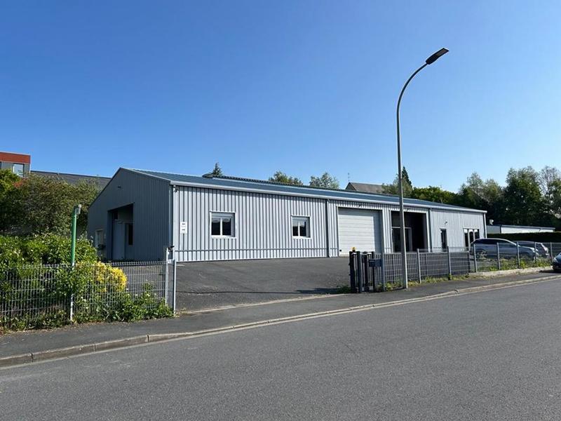 Local d'activité / Entrepôt - 760 m² - 19 pièces