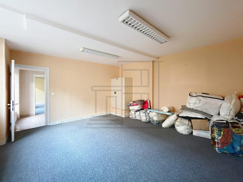 Local commercial - 170 m² - 6 pièces