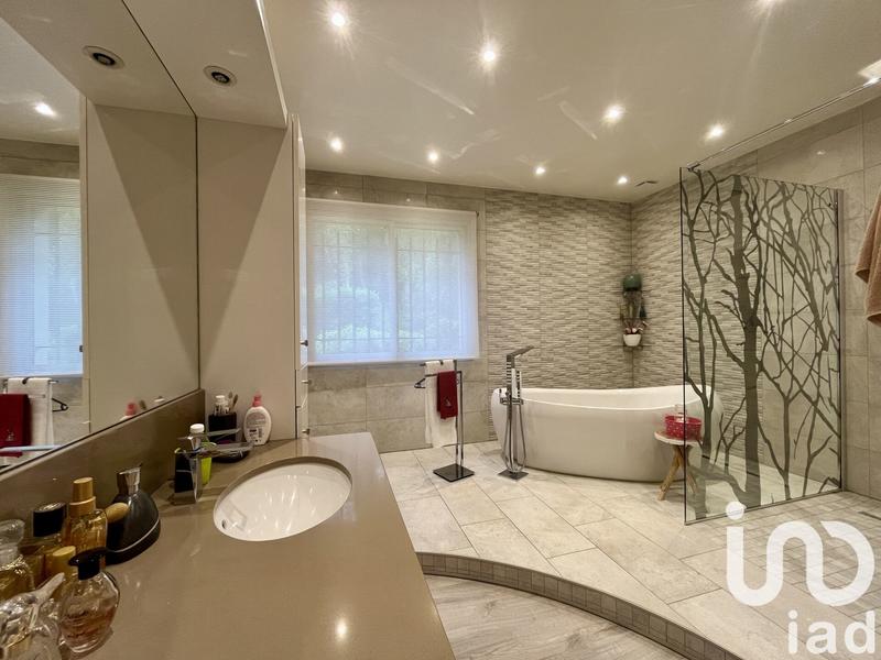 Maison - 275 m² - 6 pièces